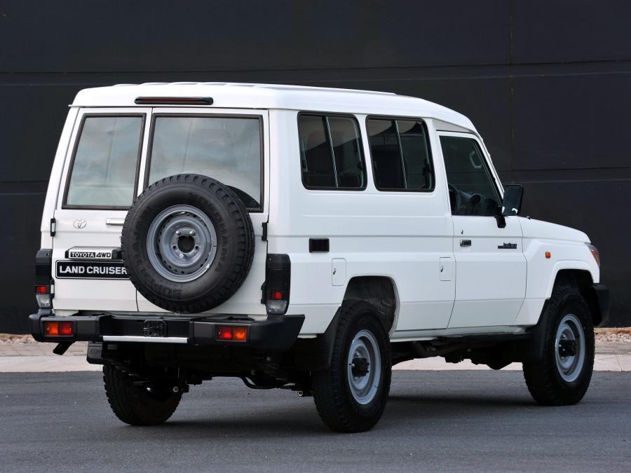  Toyota Land Cruiser 70 Wagon 2010 года  (ZA) (фото 16 из 21)